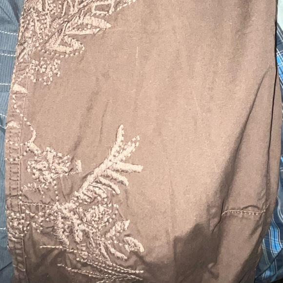 Dark brown pants with floral design - Picture 3 of 5